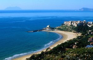 Panorama. Sperlonga e spiaggia dell'angolo