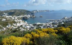 la primavera di ponza dal monte guardia