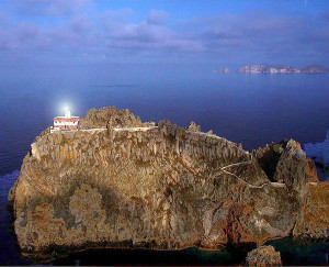 Faro della Giardia con Palmarola sullo sfondo - foto di Giancarlo Giupponi