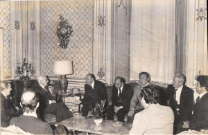 1976.-Sindaco-e-Giunta-Ponza-dal-Presidente-Pertini