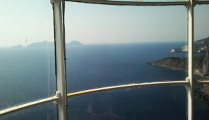 Palmarola e Capo Bianco dalla Lanterna del Faro