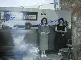 la biglietteria Span nel 1956; da sin: Luigi Ambrosino, Giuseppina e Luisa Regine