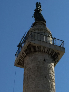 LA statua di S. Pietro alla sommità della colonna