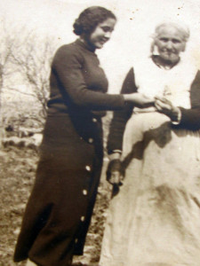 Carmela con la nonna