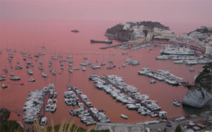 Il-porto-di-Ponza-al-tramonto-Da-Flickr