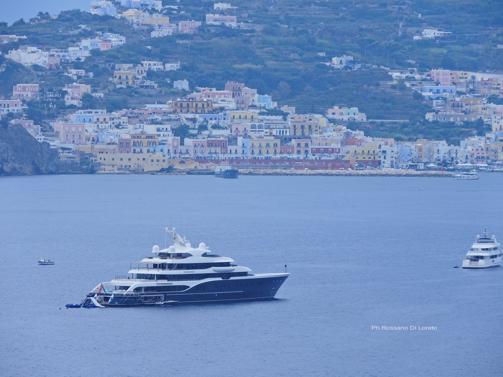Altro Che La Barca Di Amazon Il Vero Lusso E Una Giornata A Spasso Con Zannone 1954 Ponza Racconta
